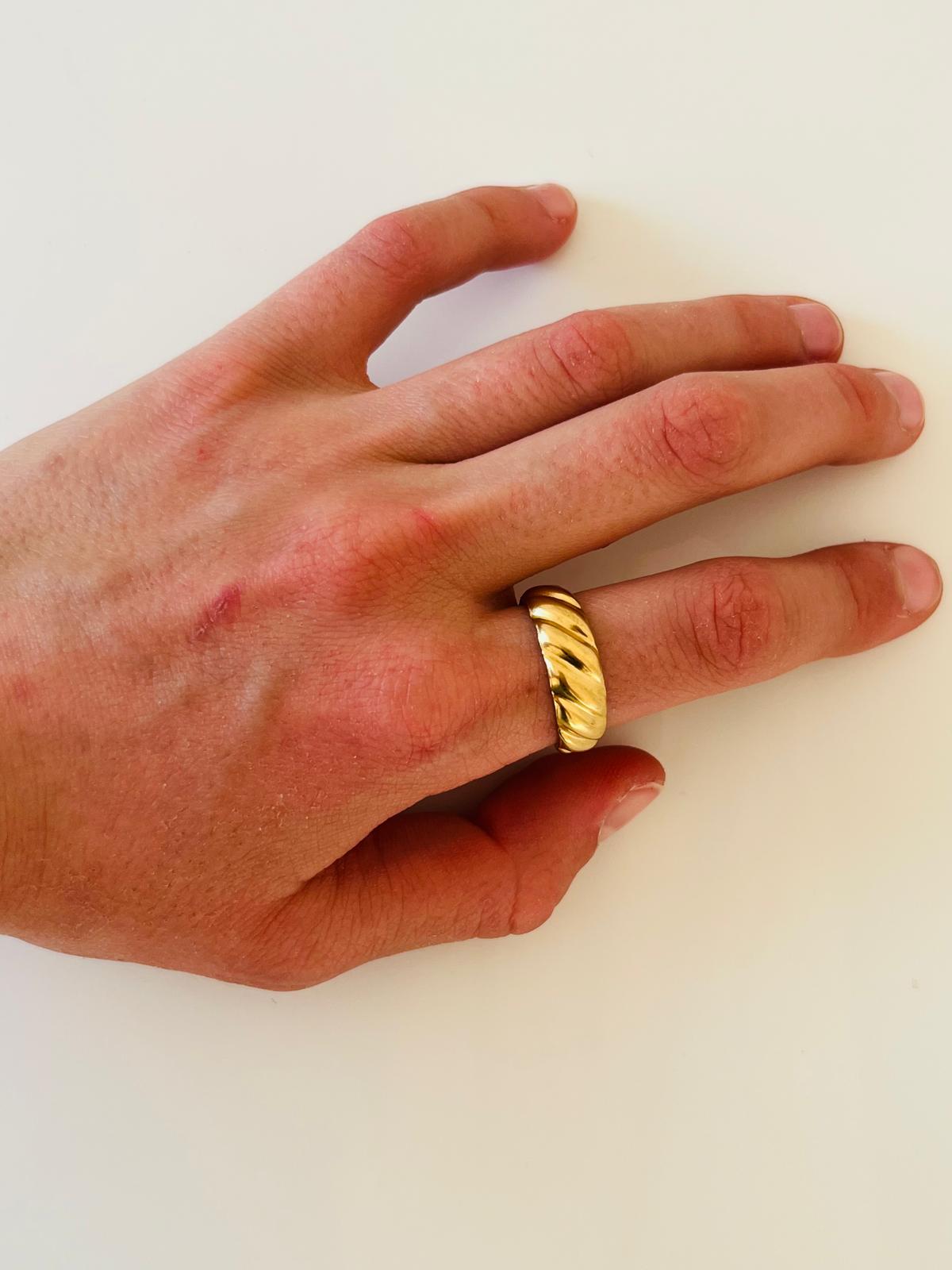 The Swirl Ring